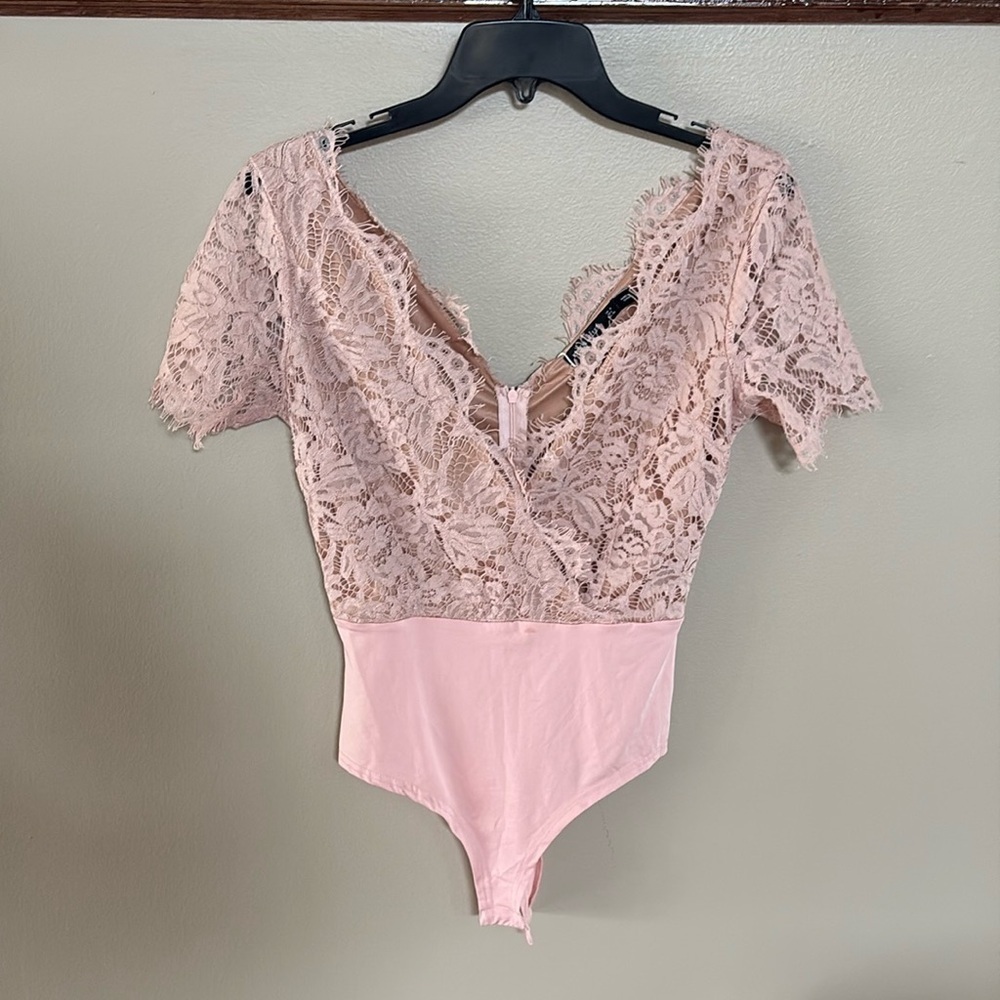 Karen Millen women’s lace stretch bodysuit scallop eyelash lace blush pink 4
